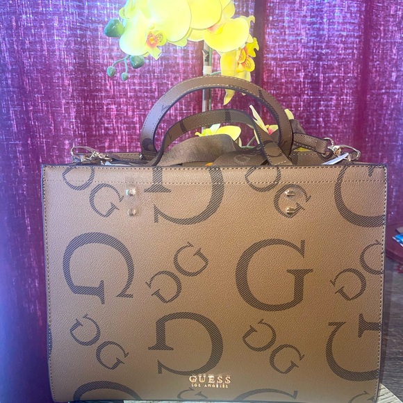 Women’s 🤎Guess?tote 👜 - Picture 5 of 12